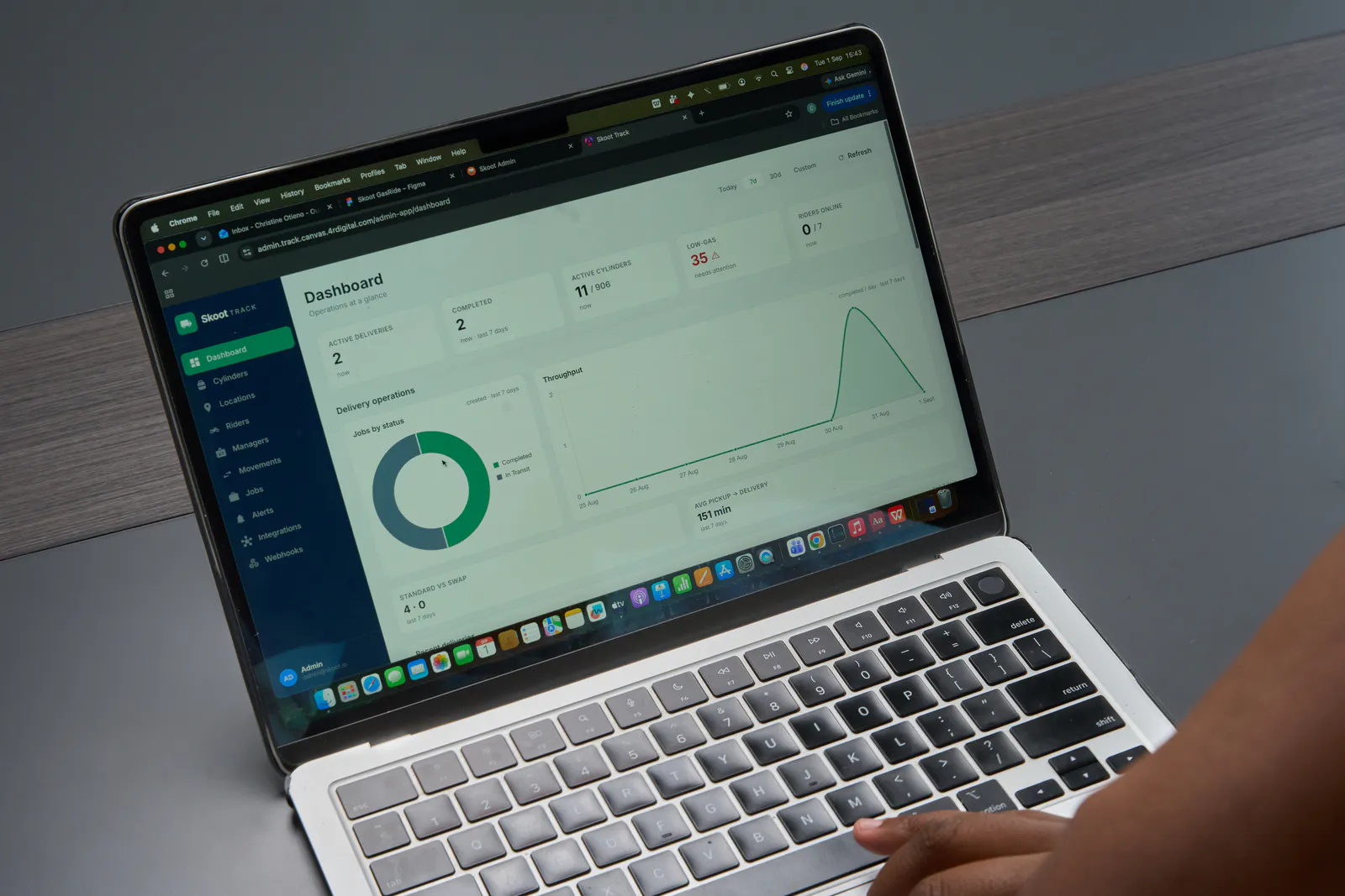 Computer screen with the SKoot app